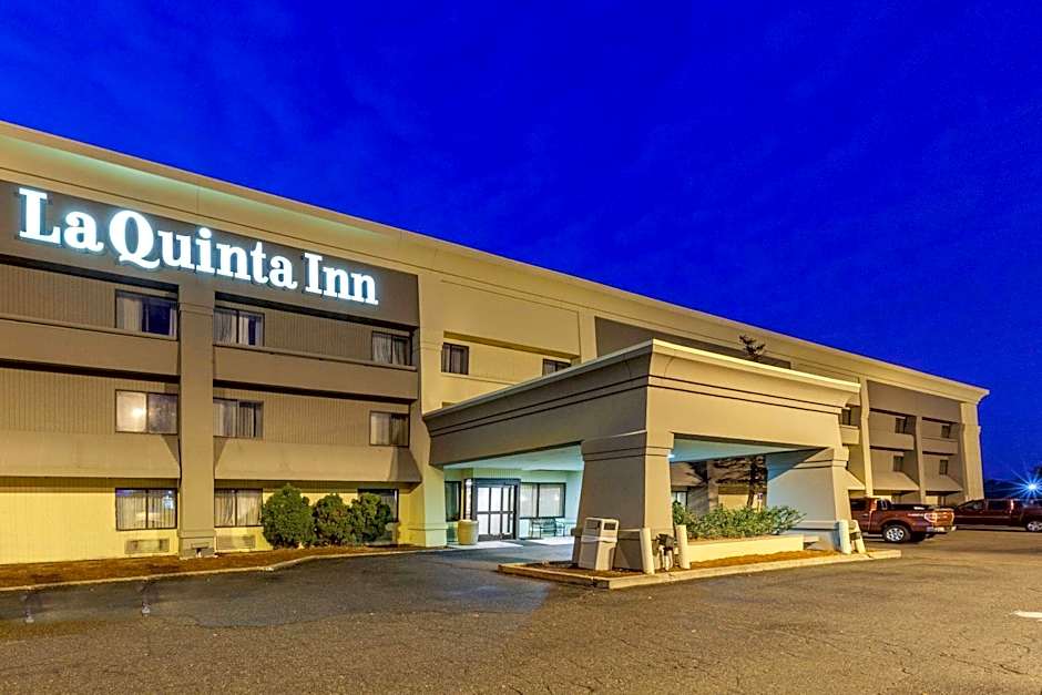La Quinta Inn & Suites by Wyndham Detroit Canton