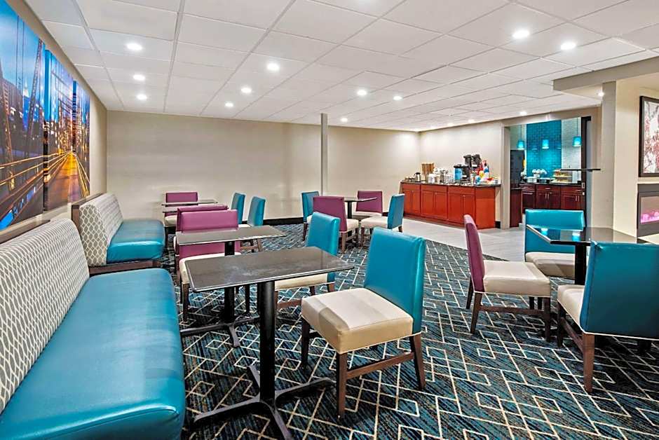 La Quinta Inn & Suites by Wyndham New Cumberland Harrisburg