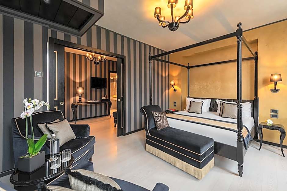 Photo 1 of 6 of Suite, Canal View