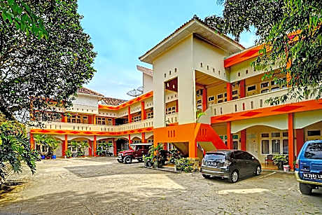 OYO Life 91984 Taufik Kost Syariah