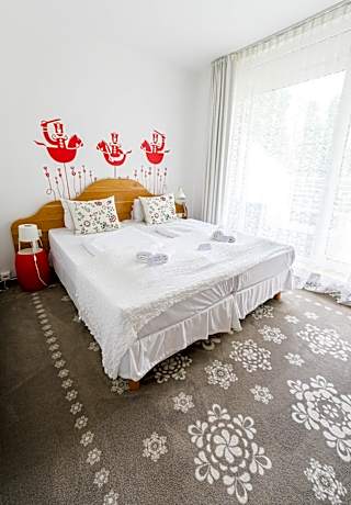 Standard Twin Room with Garden View