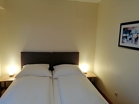 Doppelzimmer-Economy-Eigenes Badezimmer