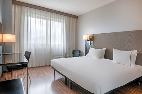 Standard Room, 1 King Bed