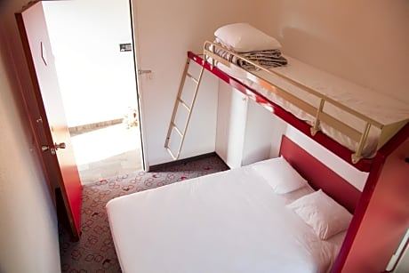Double Room with Bunk Bed and Shared Bathroom