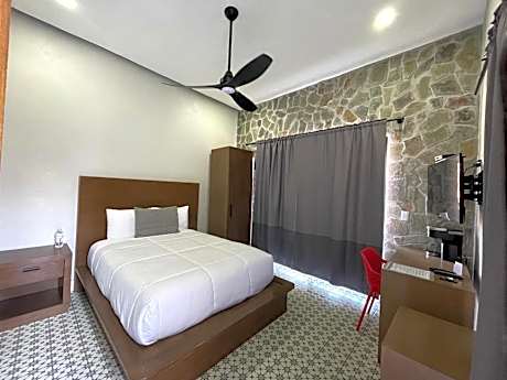 Queen Room with Garden View