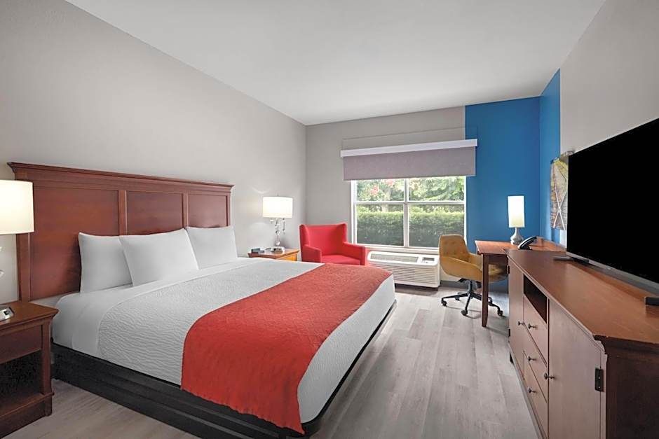 Baymont Inn & Suites by Wyndham Morrow/Atlanta I-75 South