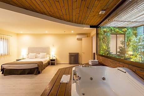 Superior One-Bedroom Apartment