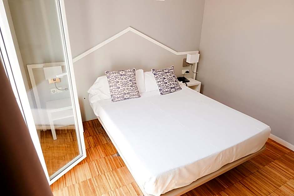 Foto 1 de 8 de 1 Double Bed or 2 Beds, Balcony