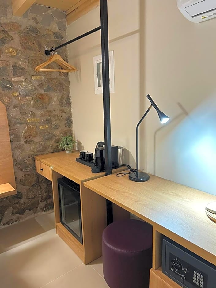 Living Yard Acropolis