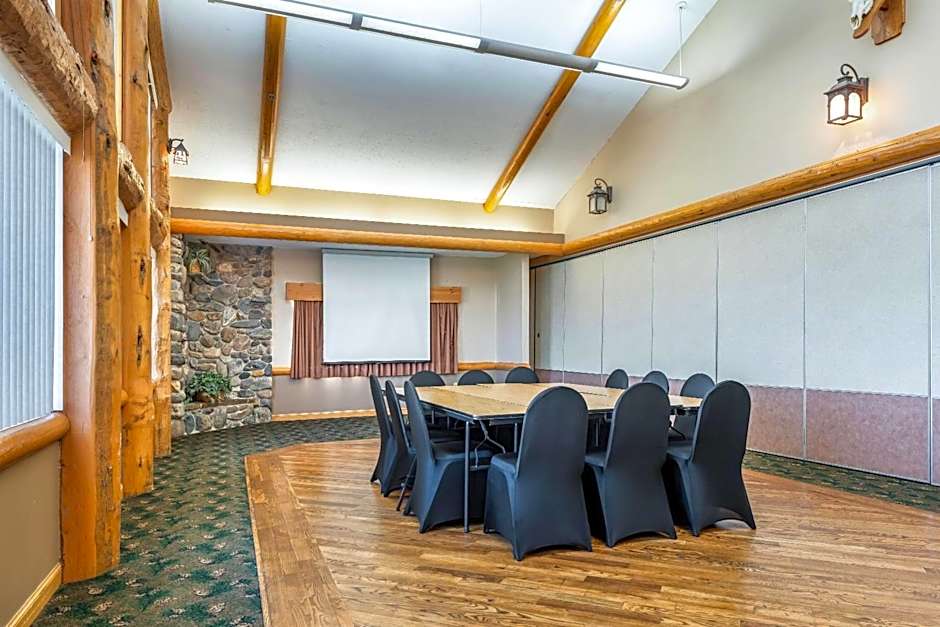 AmericInn by Wyndham Chamberlain - Conference Center