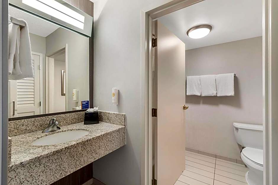 Comfort Inn & Suites Bethlehem Lehigh Valley Airport