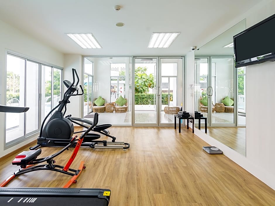 Recenta Suite Phuket Suanluang