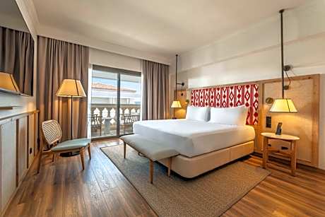 1 Bedroom Suite Partial Sea View