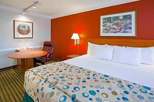 La Quinta Inn by Wyndham Chicago O'Hare Airport