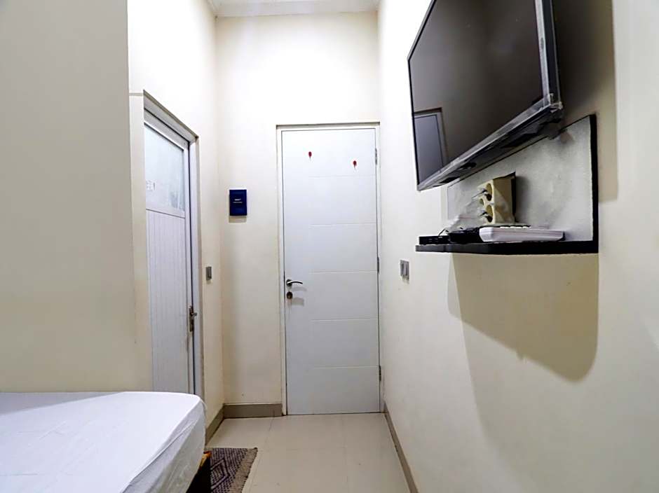 OYO Life 92707 D-akomiba Residence