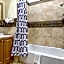 Modern 4BR Penthouse in Downtown by Hosteeva