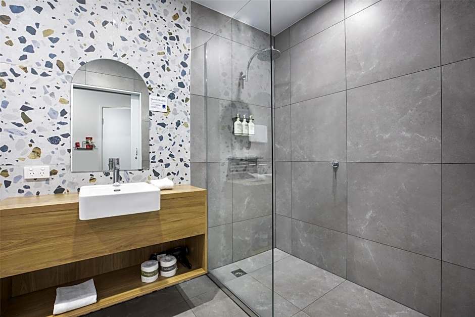 Nightcap at Queens Beach Hotel