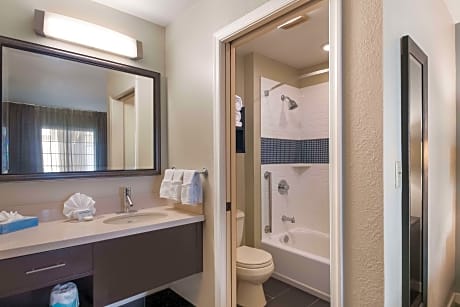 Two Bedroom Suite - Two Queens - Mobility Accessible - Tub