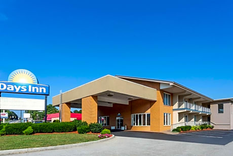 Days Inn by Wyndham Breezewood