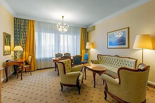 Photo 1 of 44 of Natsionalny Hotel