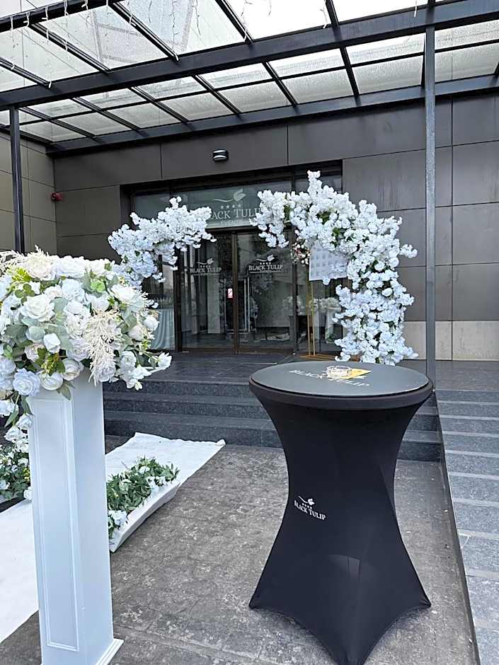 Black Tulip Hotel