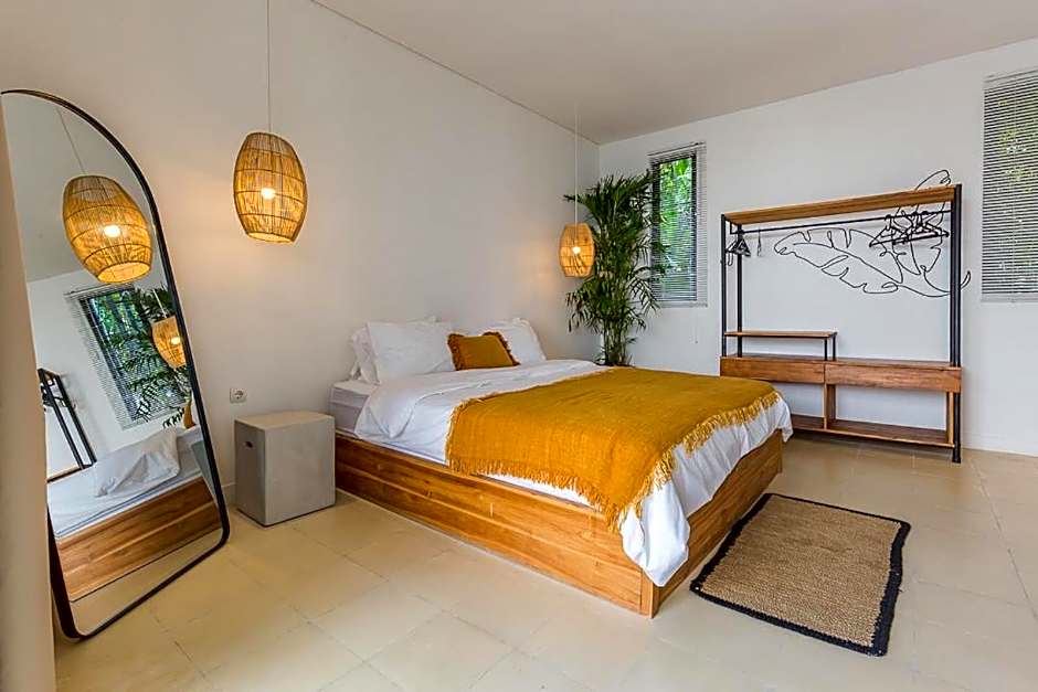Elegant 3 BR villa huge pool in central Canggu