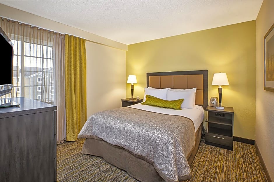 Candlewood Suites Indianapolis Northeast, an IHG Hotel