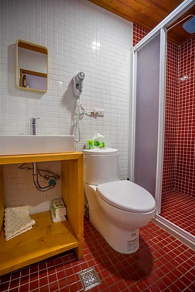 Yue Lake Backpackers