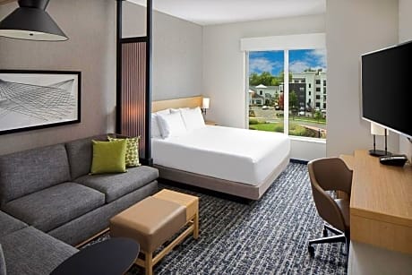 King Room with Sofa Bed and Roll-In Shower - Disability Access