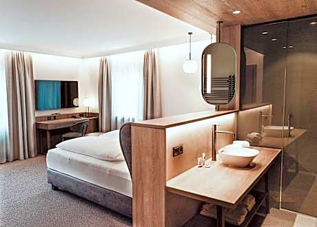 Superior Double Room with free entrance to the Alpentherme Gastein