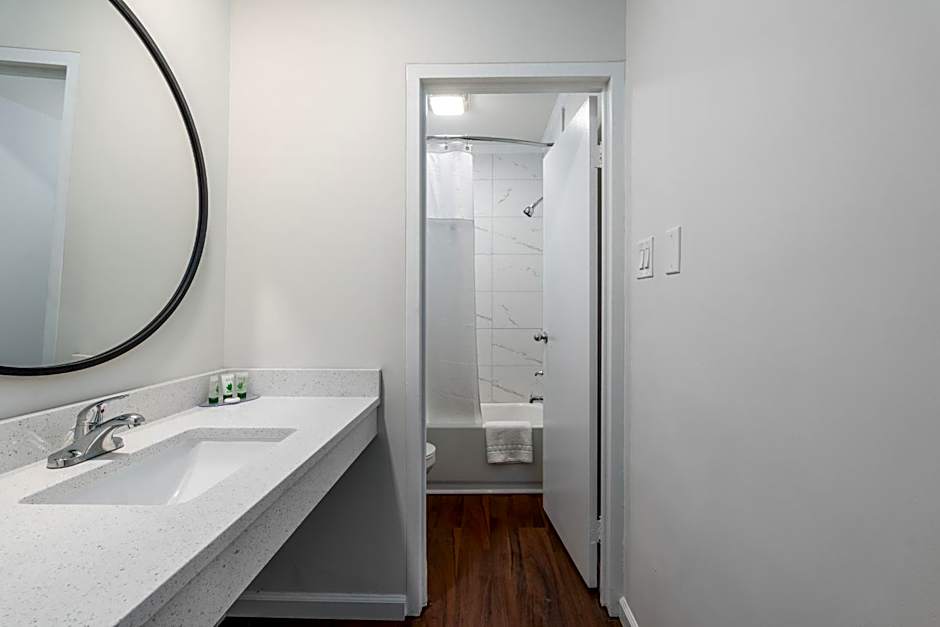 Crewe Boutique Inn