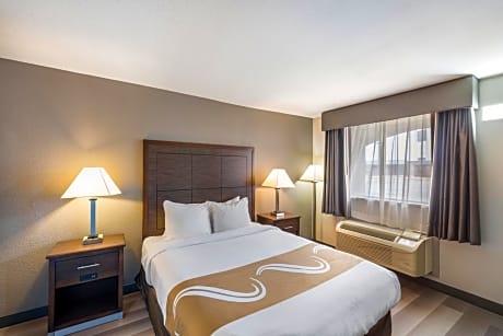 Queen Room - Accessible/Non-Smoking