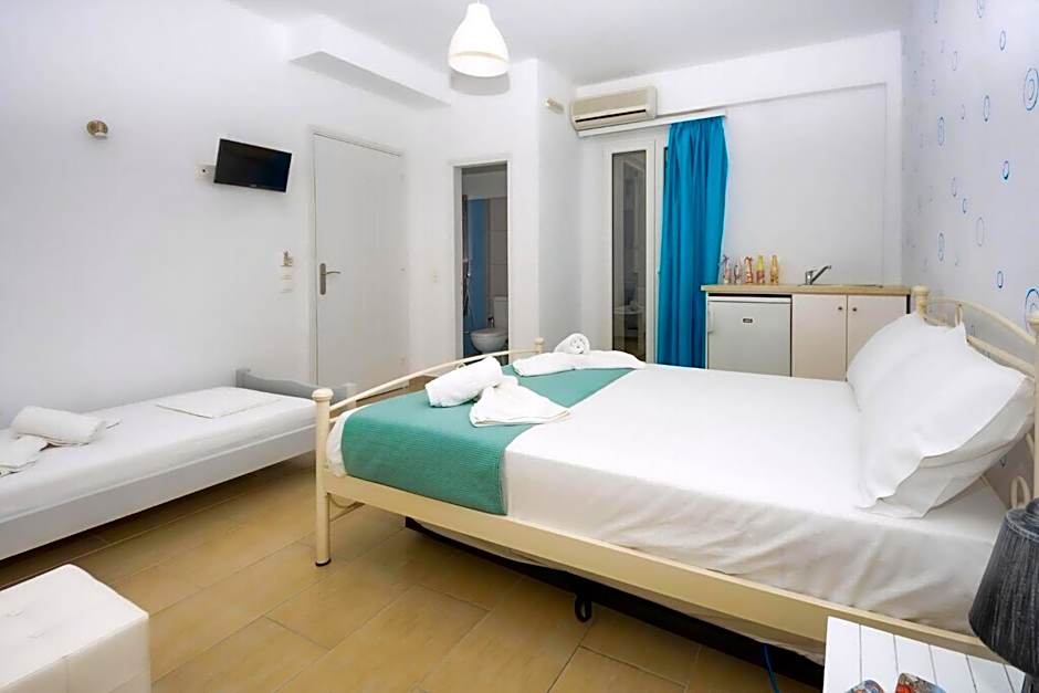 Superb Naxos Apartment Triple Studio Semi-Basement Private Balcony