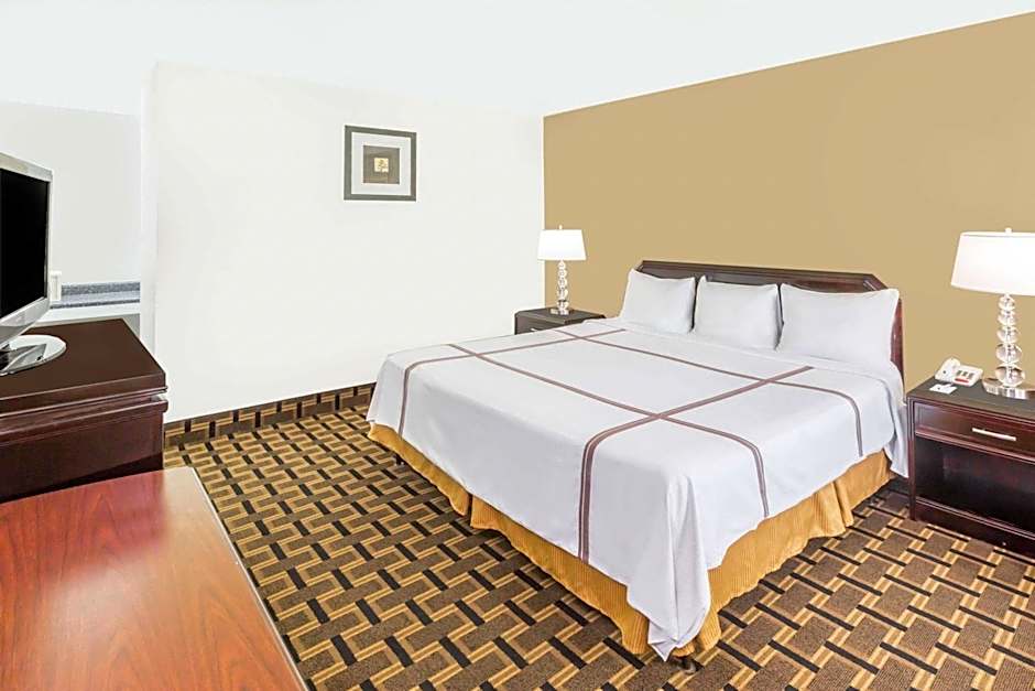 Travelodge by Wyndham Shreveport LA