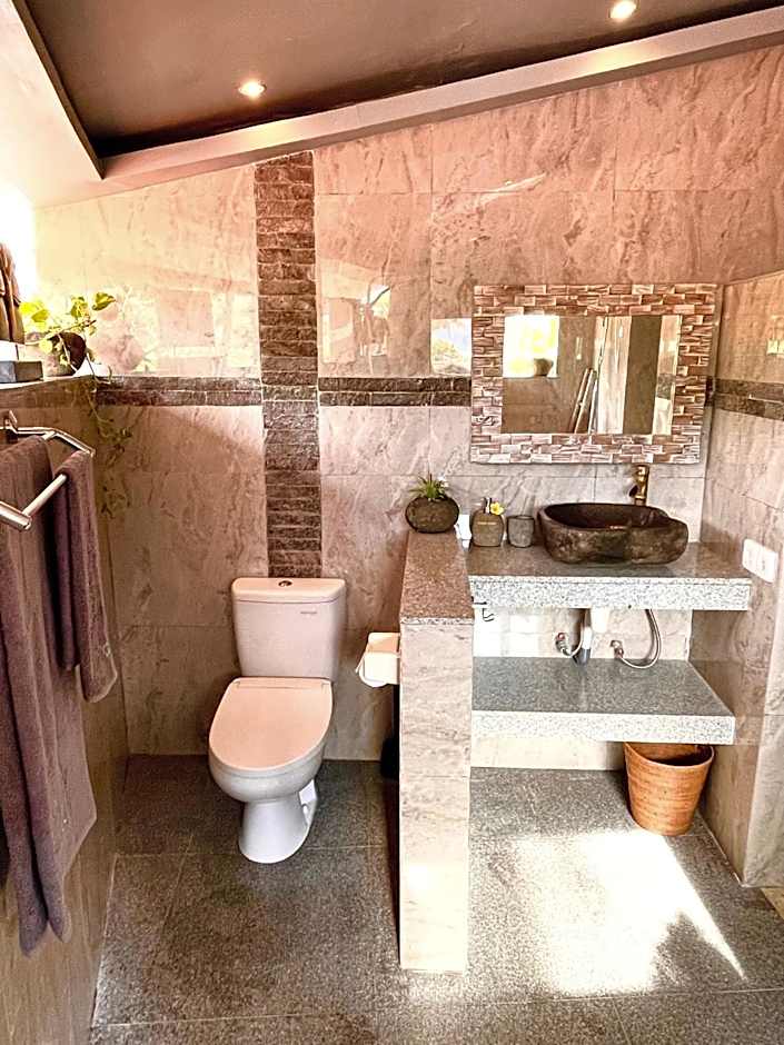 Ocean Suite By A&J - Exceptional Beachfront Apartment - Candidasa