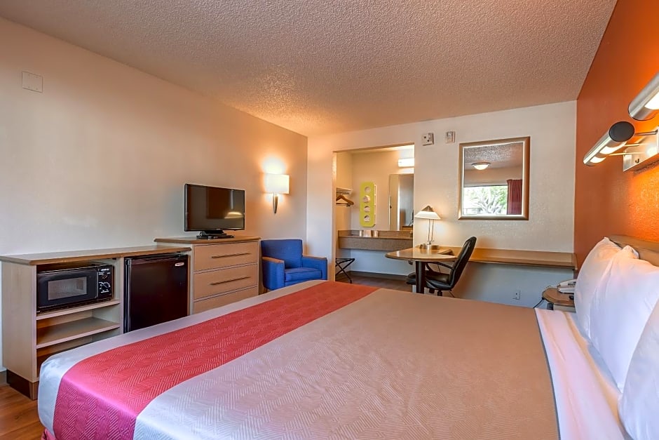 Motel 6-Carlsbad, CA - East Near LEGOLAND