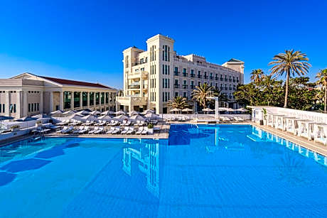 Las Arenas Balneario Resort