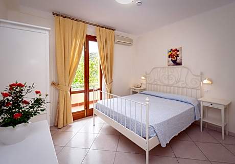 Double or Twin Room with Partial Sea View