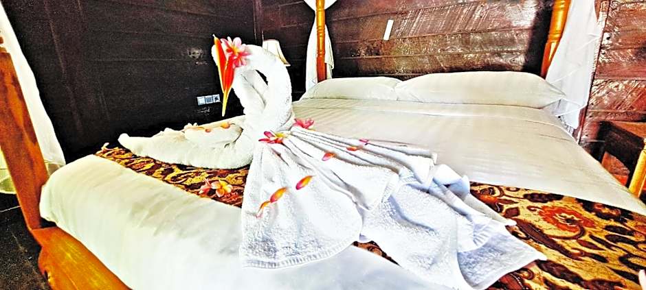 VILLA LE PETIT LEON "Authentic Traditional Wooden House"