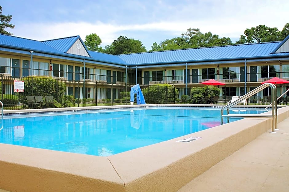 Residence Hub Inn and Suites