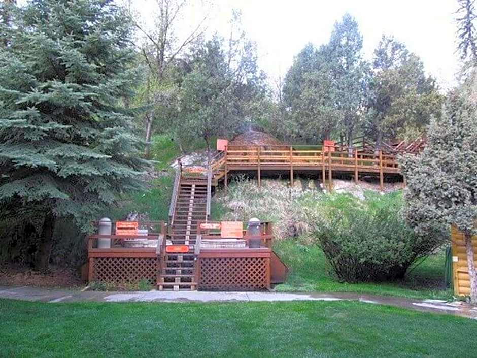 Box Canyon Lodge and Hot Springs