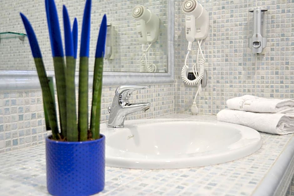 MR Living Bed & Breakfast