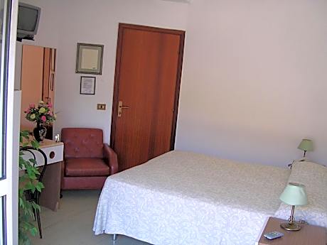 Double or Twin Room with Air-Conditioning