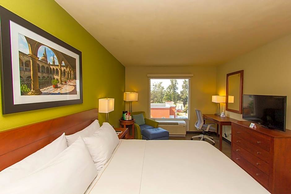 Holiday Inn Express & Suites Guadalajara Aeropuerto By IHG