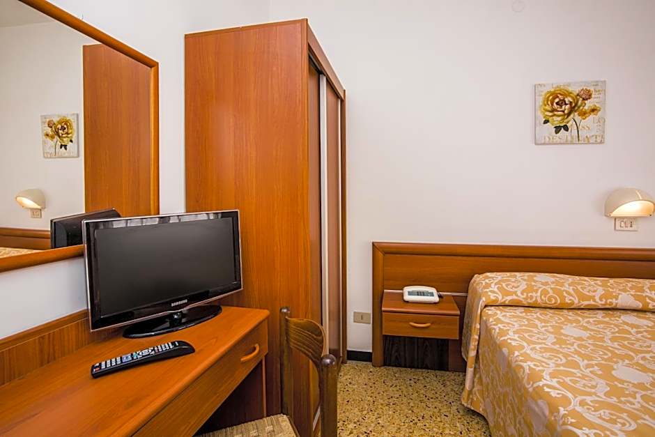 Hotel Costa Azzurra -Free Parking - Easy Stay -Spotorno