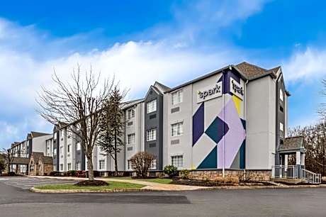 Spark by Hilton Sterling Dulles Airport