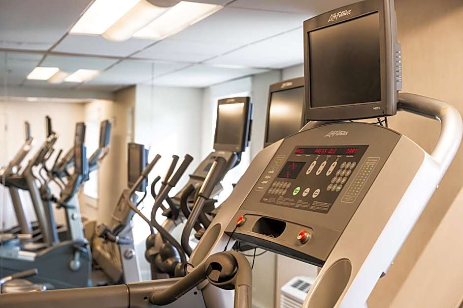 Newport Beach Hotel And Suites