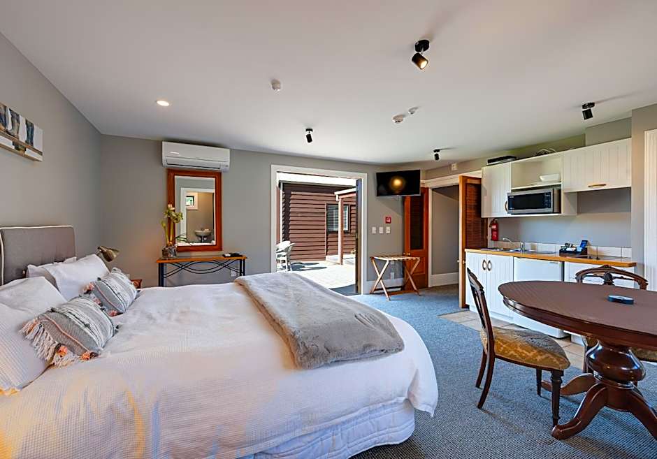 Manata Homestead & Lodge