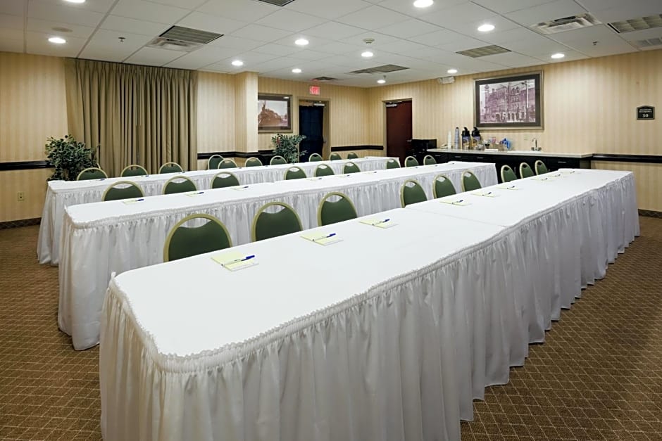 Holiday Inn Express Hotel & Suites- Gadsden