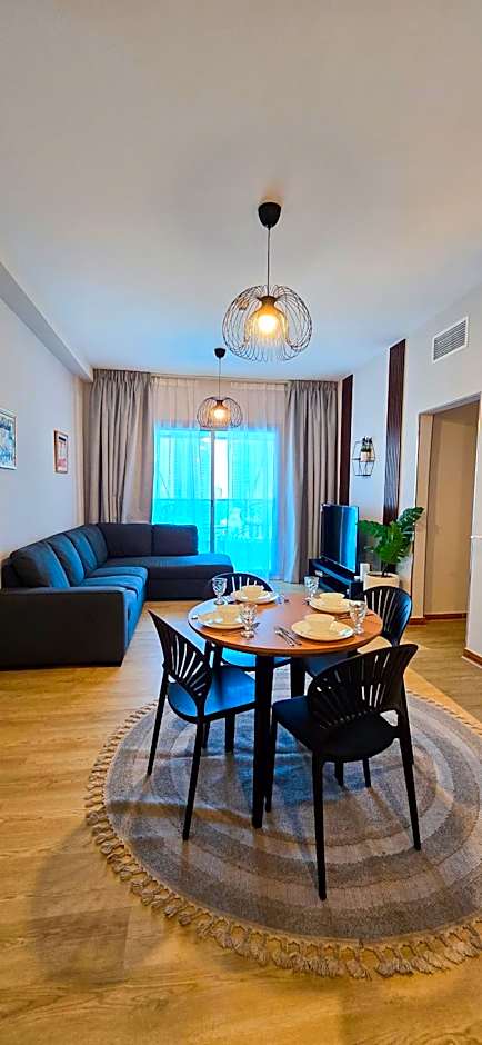 Spacious Apartment Marina View